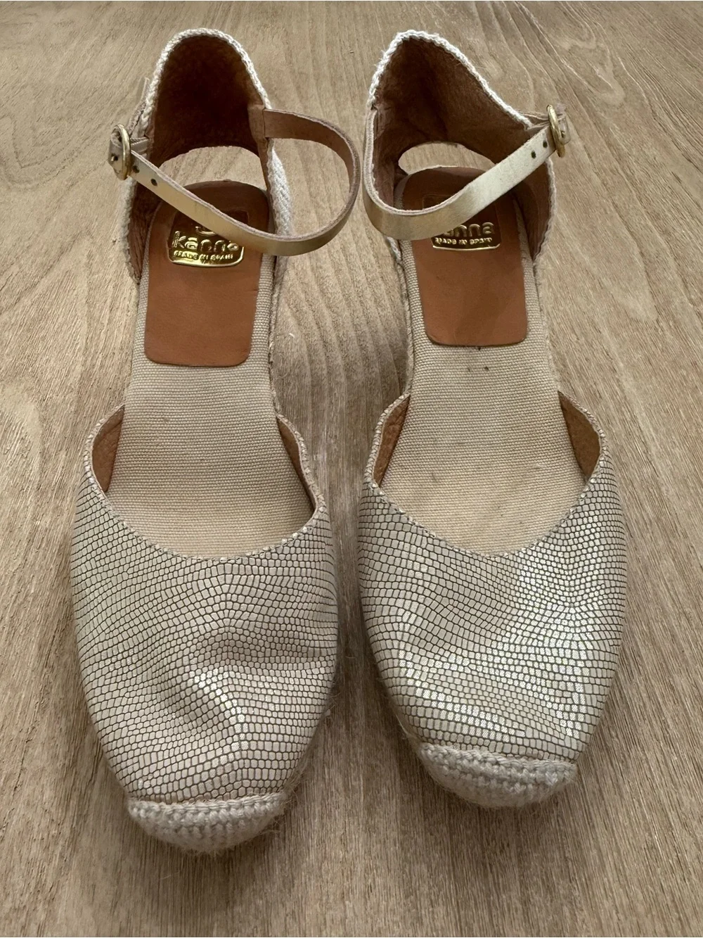 Kanna Spain Metallic Silver Snake-Print Espadrille Wedge Sandals - Size 9